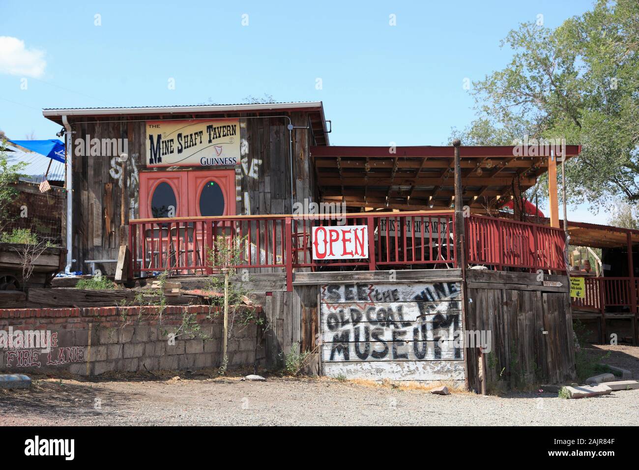 Meine Welle Taverne, Madrid, ehemalige Bergbaustadt in den Bergen von Ortiz, Türkis-Trail, New Mexico, USA Stockfoto