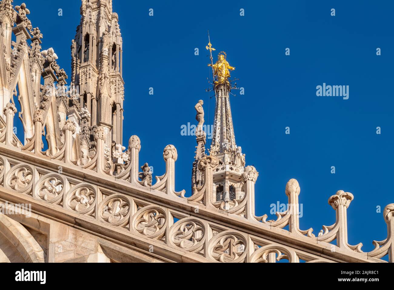 Mailand Italien. Die Goldene Madonna an der Oberseite des Dom Stockfoto