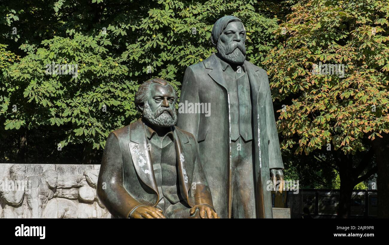 Karl Marx, Friedrich Engels Statuen an Marx- Engels forum Stockfoto