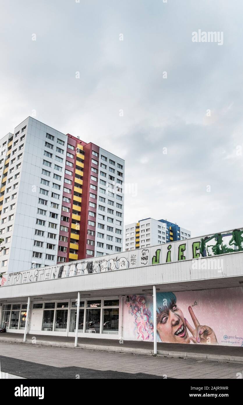 Ehemaligen ostdeutschen Plattenbau Wohngebäude Stockfoto