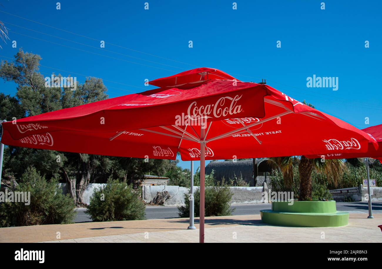 Coca cola sonnenschirm -Fotos und -Bildmaterial in hoher Auflösung – Alamy