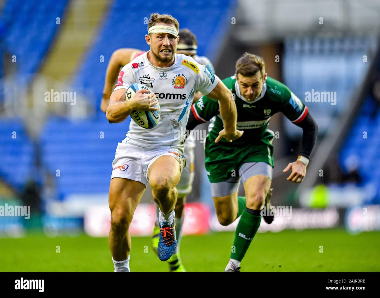 READING, VEREINIGTES KÖNIGREICH. 05. Jan 2020. Sam Hill Exeter Chiefs Kerben versuchen während Gallagher Premiership Rugby Match zwischen London Irish vs Exeter Chiefs im Madejski Stadium am Sonntag, den 05. Januar 2020. LONDON England. (Nur redaktionelle Nutzung, eine Lizenz für die gewerbliche Nutzung erforderlich. Keine Verwendung in Wetten, Spiele oder einer einzelnen Verein/Liga/player Publikationen.) Credit: Taka G Wu/Alamy leben Nachrichten Stockfoto