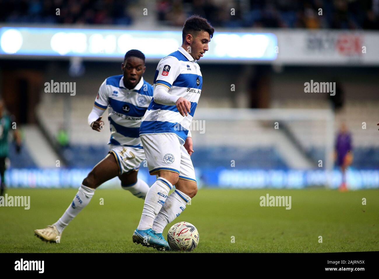 London, Großbritannien. 05 Jan, 2020. Ilias Lehrstuhl für Queens Park Rangers in Aktion während der Emirate FA Cup 3 runde, QPR v Swansea City an Kiyan Prinz Stiftung Stadion in London am Sonntag, den 5. Januar 2020. Dieses Bild dürfen nur für redaktionelle Zwecke verwendet werden. Nur die redaktionelle Nutzung, eine Lizenz für die gewerbliche Nutzung erforderlich. Keine Verwendung in Wetten, Spiele oder einer einzelnen Verein/Liga/player Publikationen. pic von Tom Smeeth/Andrew Orchard sport Fotografie/Alamy Live news Credit: Andrew Orchard sport Fotografie/Alamy leben Nachrichten Stockfoto