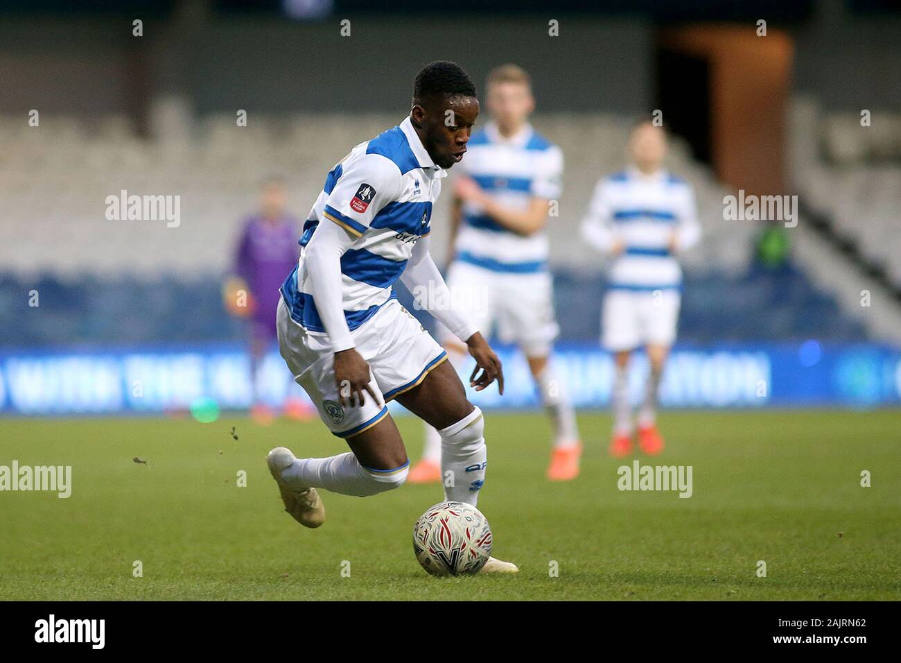 London, Großbritannien. 05 Jan, 2020. Olamide Shodipo der Queens Park Rangers in Aktion während der Emirate FA Cup 3 runde, QPR v Swansea City an Kiyan Prinz Stiftung Stadion in London am Sonntag, den 5. Januar 2020. Dieses Bild dürfen nur für redaktionelle Zwecke verwendet werden. Nur die redaktionelle Nutzung, eine Lizenz für die gewerbliche Nutzung erforderlich. Keine Verwendung in Wetten, Spiele oder einer einzelnen Verein/Liga/player Publikationen. pic von Tom Smeeth/Andrew Orchard sport Fotografie/Alamy Live news Credit: Andrew Orchard sport Fotografie/Alamy leben Nachrichten Stockfoto