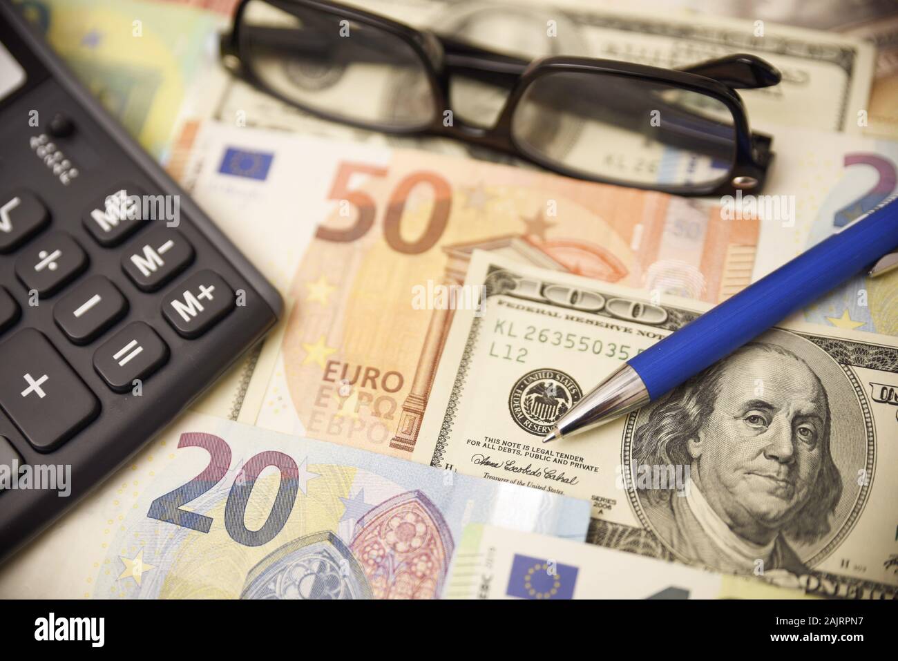 Banknoten Euro, Dollar, Hintergrund. Geld, Finanzen, internationale Währung Konzept Stockfoto