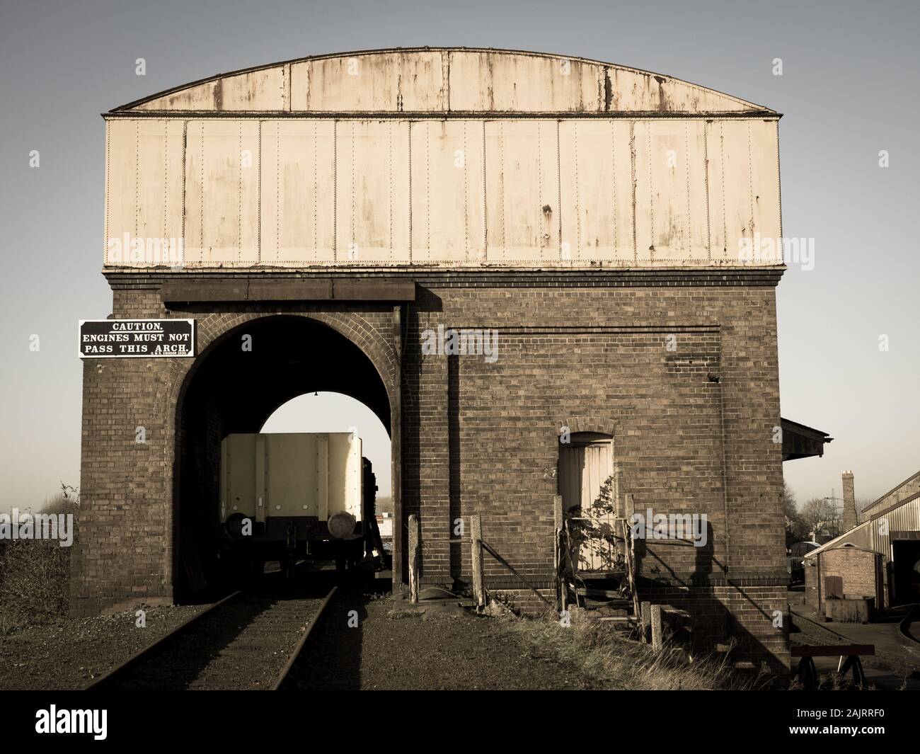 Schwarz und Weiß, Landschaft, Kohle für die Versorgung mit Wasser und Cole, Didcot Railway Centre, Didcot, Oxfordshire, England, UK, GB. Stockfoto