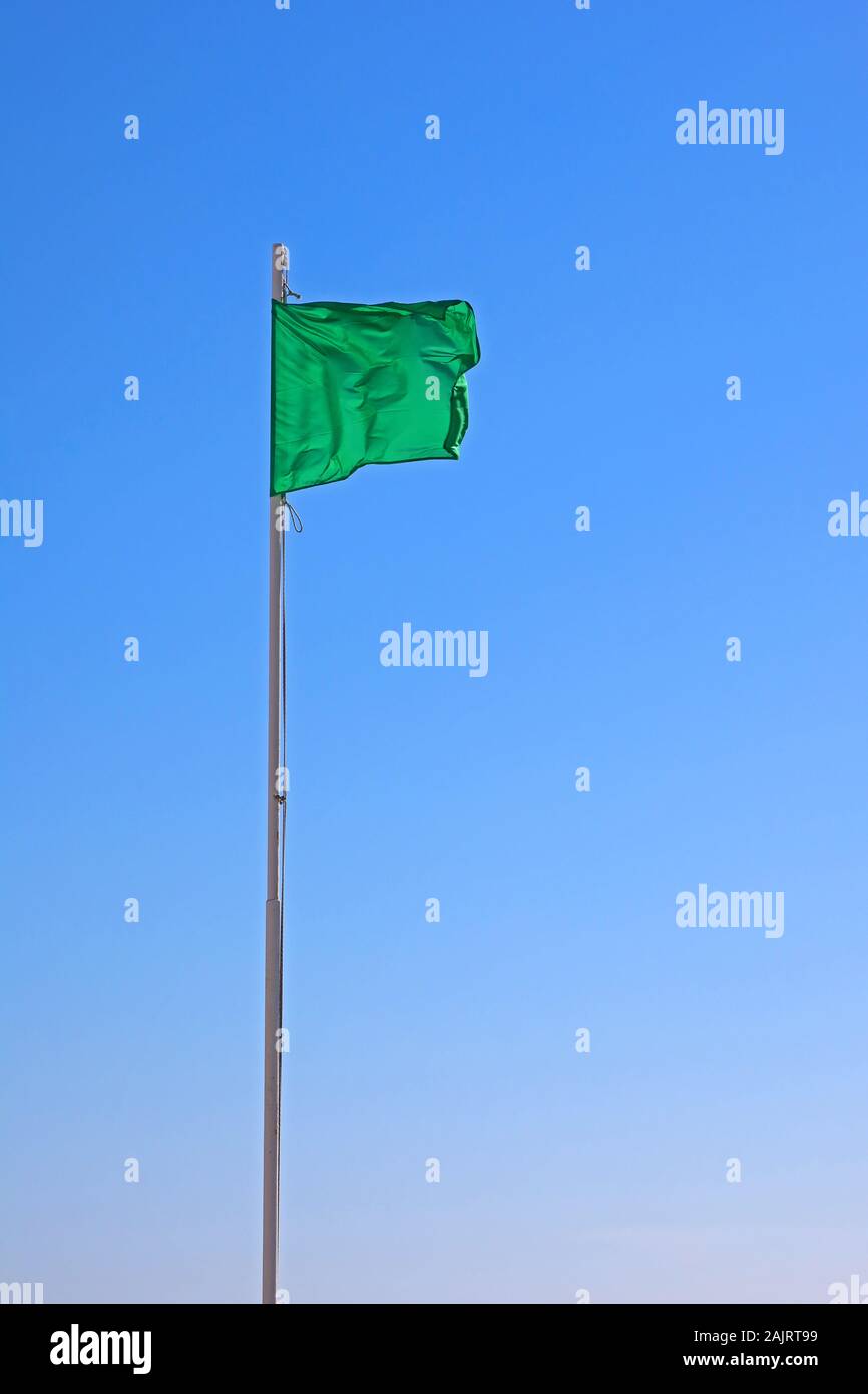 Grüne Flagge, grün für, Beach flag, sicher für Baden - geringe Gefahr, ruhigen Bedingungen Stockfoto