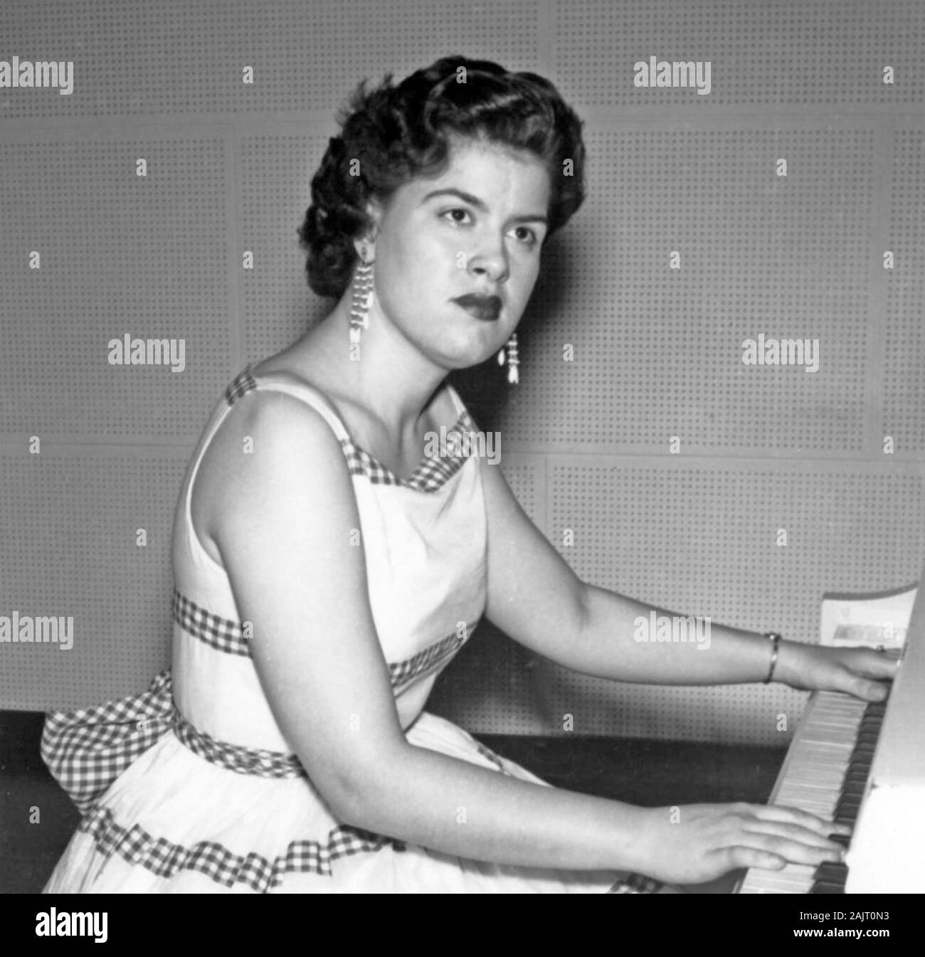 PATSY CLINE (1932-1963), US-amerikanische Sängerin über 1957 Stockfoto