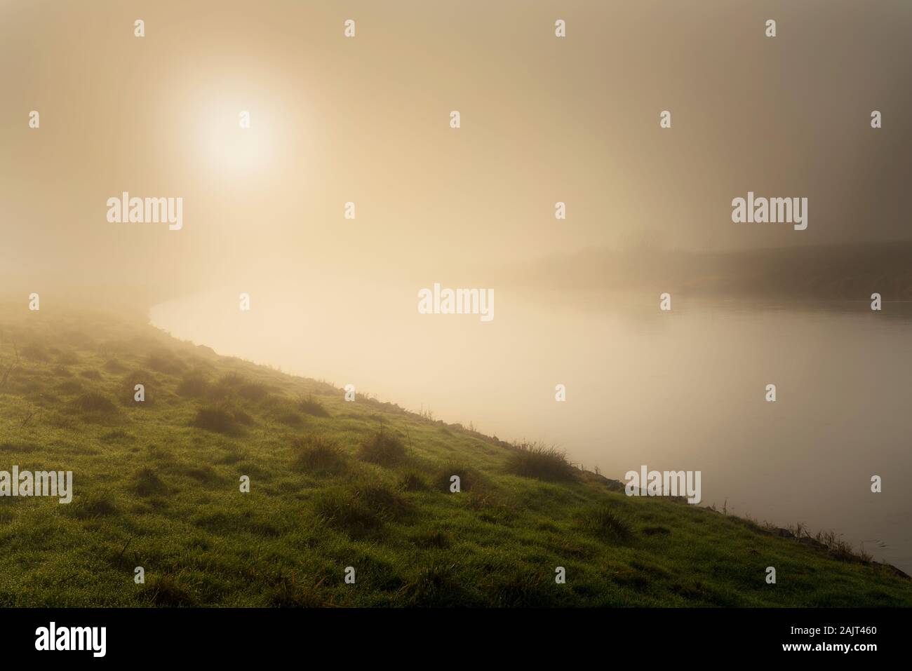 Neblige Landschaft, Oberweser, Wesertal, Weserbergland, Nordrhein-Westfalen, Hessen, Deutschland Stockfoto