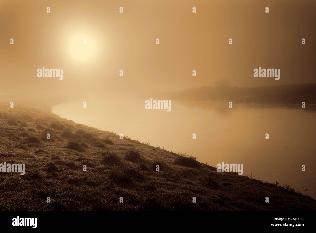 Neblige Landschaft, Oberweser, Wesertal, Weserbergland, Nordrhein-Westfalen, Hessen, Deutschland Stockfoto