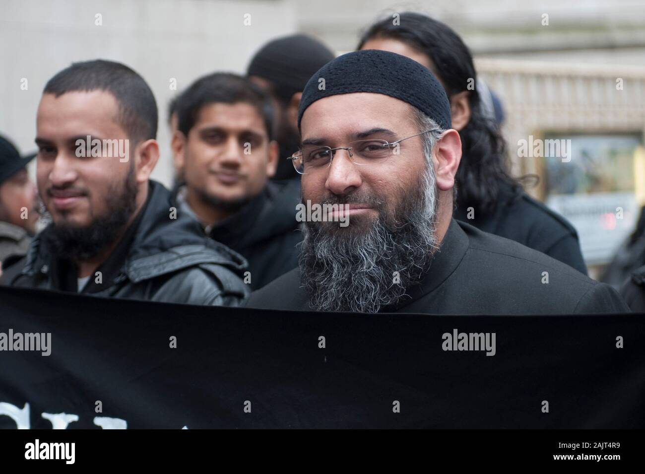 Anjem Choudary auf einer Pressekonferenz in London, nach dem Verbot der geplanten Marsch durch die Stadt Wootten Bassett. Stockfoto