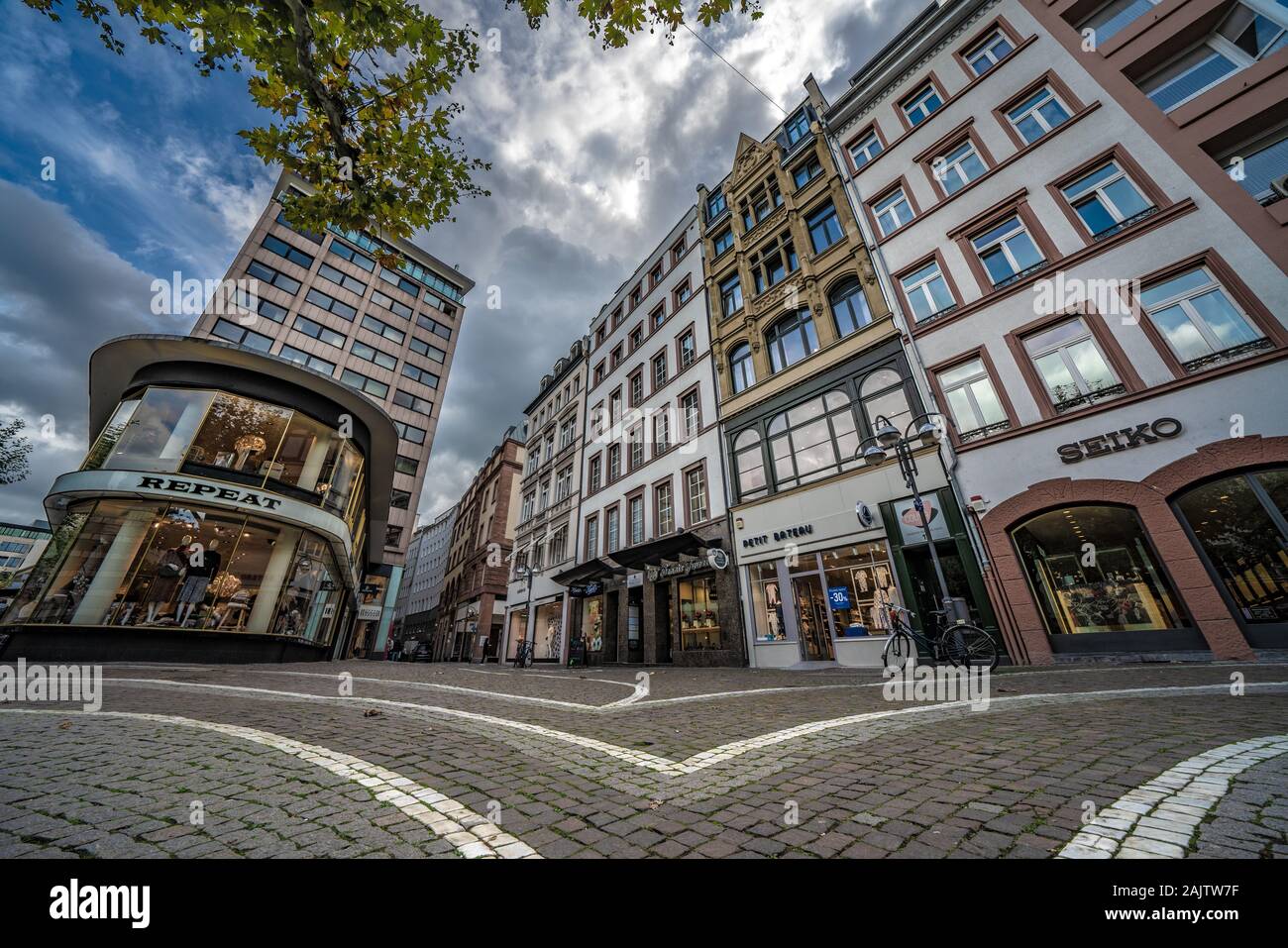 FRANKFURT, Deutschland - 25. SEPTEMBER: Dies ist die Goethestraße Shopping Street, die berühmte Einkaufsstraße für seinen luxuriösen Geschäften bekannt am 25. September 201 Stockfoto