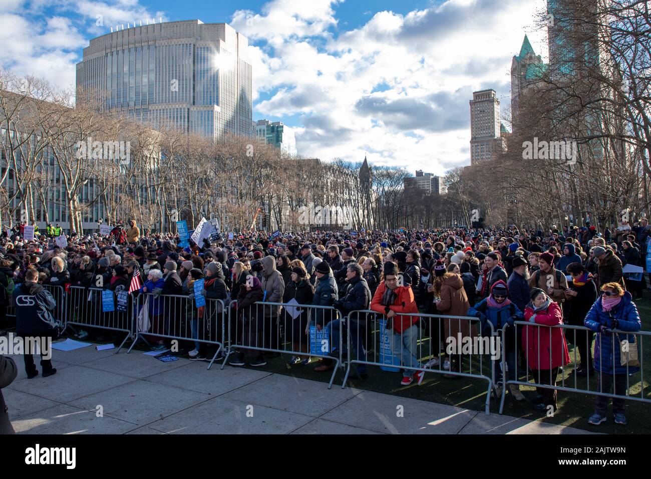 Brooklyn, NY, USA - 01/05/2020: Menschen aller Konfessionen gemeinsam für keinen Hass gesammelt. Keine Angst. Solidarität März im Columbus Park, Cadman Stockfoto