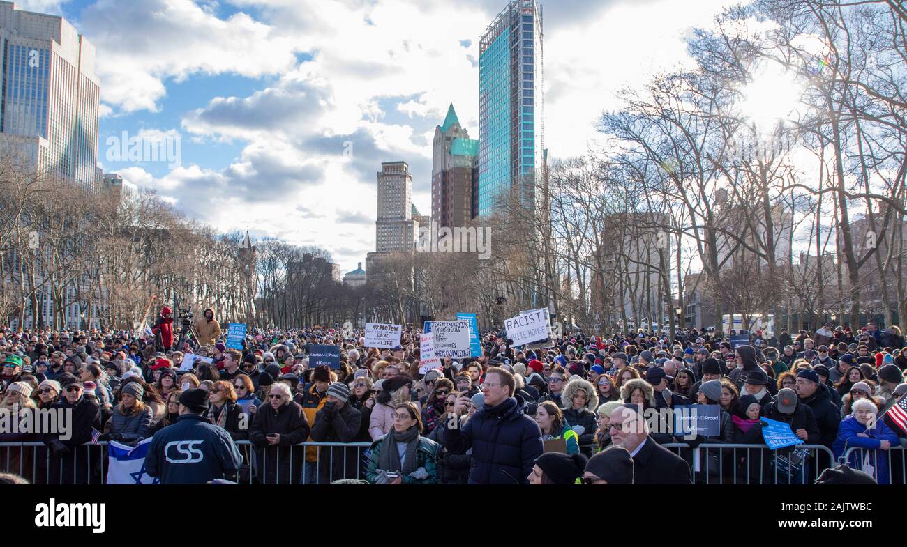 Brooklyn, NY, USA - 01/05/2020: Menschen aller Konfessionen gemeinsam für keinen Hass gesammelt. Keine Angst. Solidarität März im Columbus Park, Cadman Stockfoto