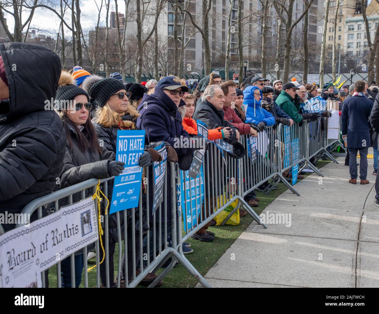 Brooklyn, NY, USA - 01/05/2020: Menschen aller Konfessionen gemeinsam für keinen Hass gesammelt. Keine Angst. Solidarität März im Columbus Park, Cadman Stockfoto