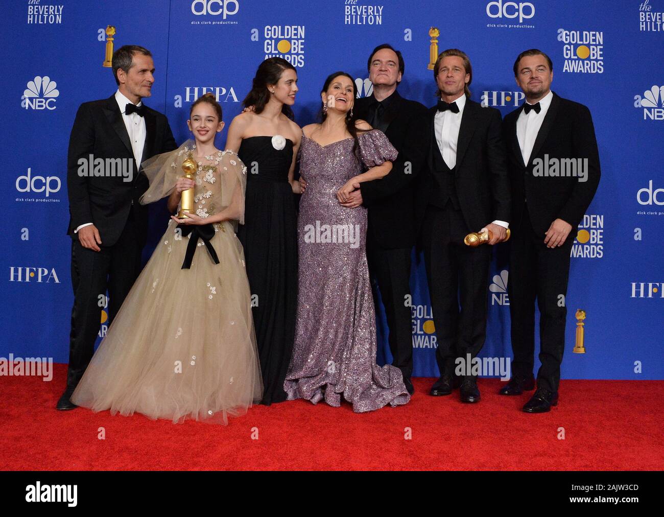 Beverly Hills, Vereinigte Staaten. 05 Jan, 2020. David Heyman, Shannon McIntosh, Margaret Qualley, Quentin Tarantino, Brad Pitt, Julia Butter, und Leonardo DiCaprio erscheinen backstage bei der 77. jährlichen Golden Globe Awards, die Ehrung der besten im Film und im US-amerikanischen Fernsehen von 2020 im Beverly Hilton Hotel in Beverly Hills, Kalifornien am Sonntag, 5. Januar 2020. Foto von Jim Ruymen/UPI Quelle: UPI/Alamy leben Nachrichten Stockfoto