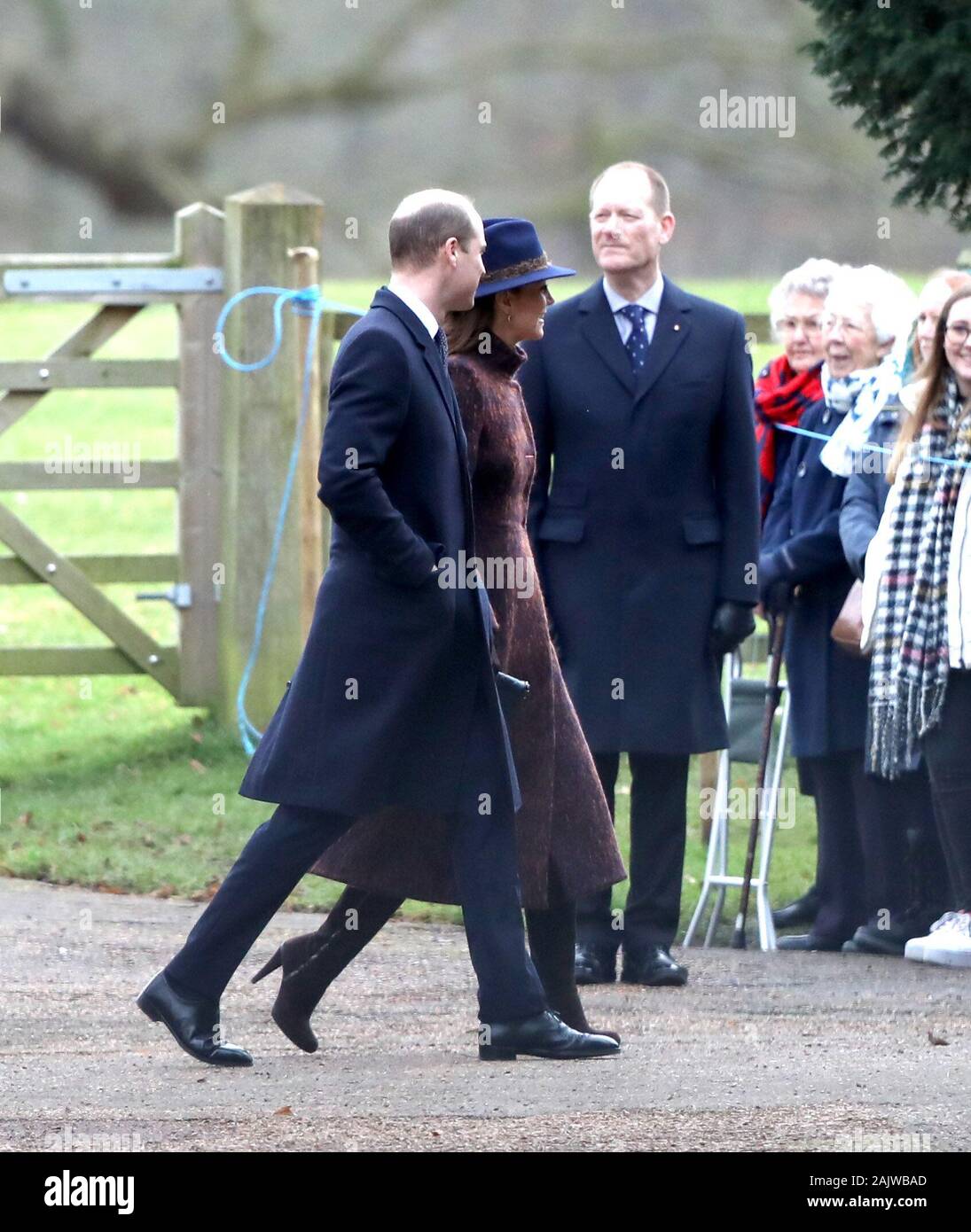 Sandringham, Norfolk, Großbritannien. 05 Jan, 2020. Prinz William (Herzog von Cambridge) und Kate Middleton (Herzogin von Cambridge), nahmen an der St. Maria Magdalena Kirche Sonntag Morgen Service in Sandringham. Königin Elizabeth II. besucht Kirche, Sandringham, Norfolk, am 5. Januar 2020. Credit: Paul Marriott/Alamy leben Nachrichten Stockfoto