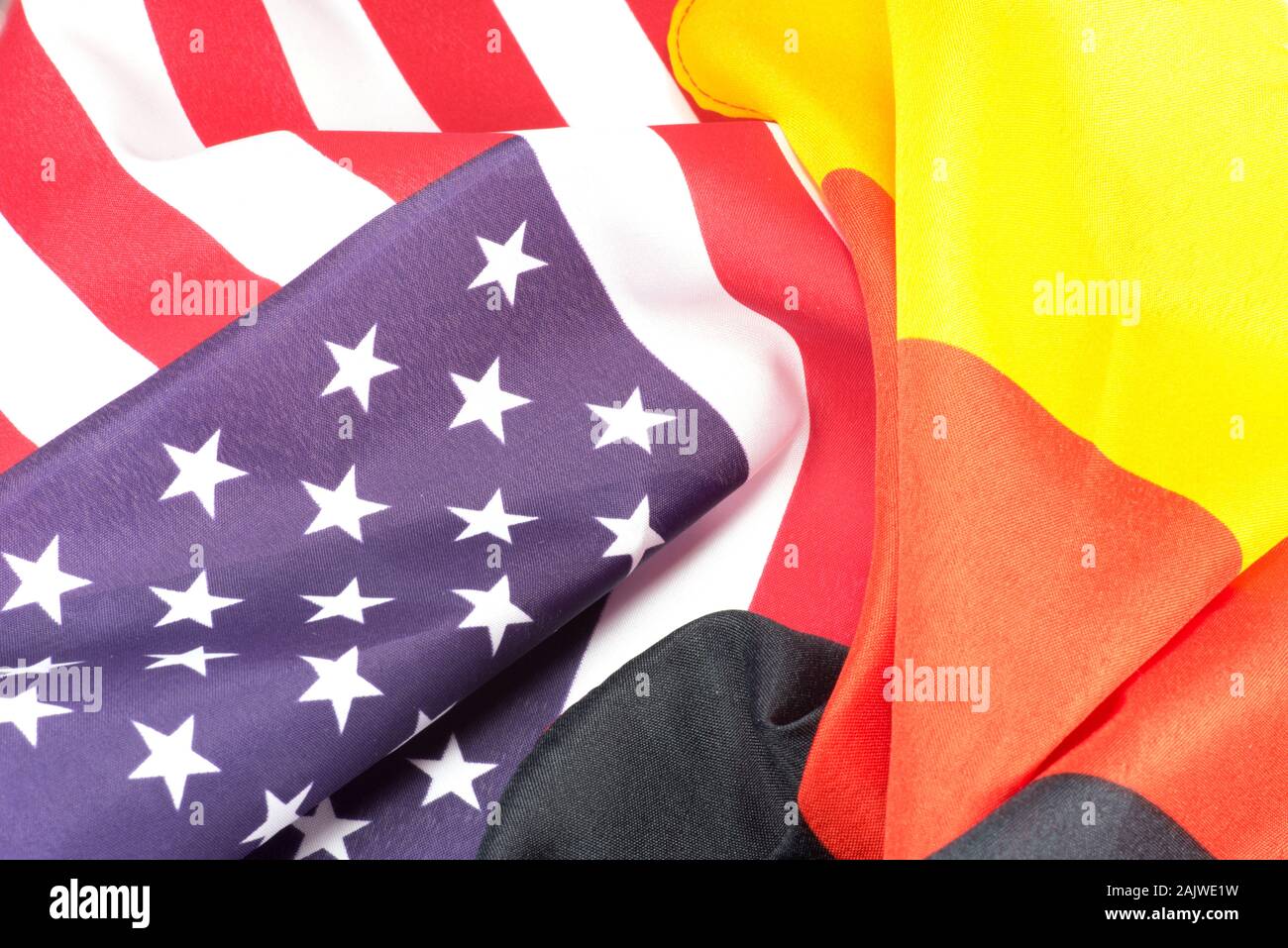 Flaggen der USA und Deutschlands Stockfoto