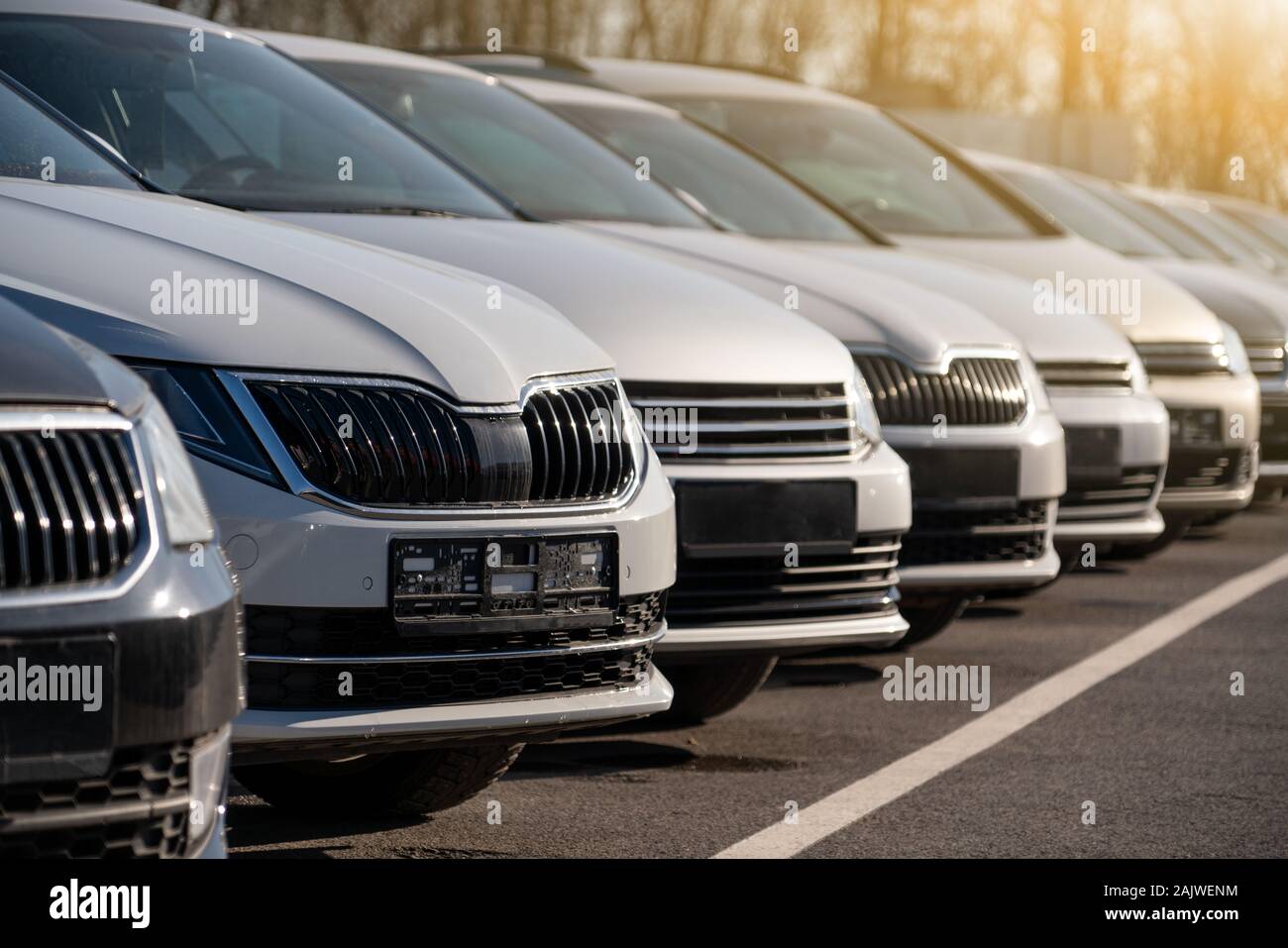 Autos in einer Reihe. Gebrauchtwagenverkauf Stockfoto