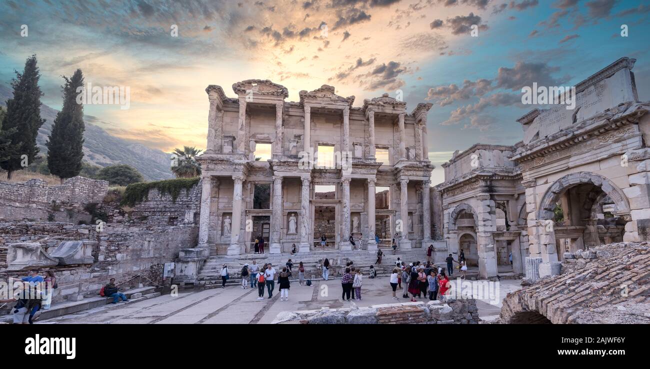 Bibliothek von Celsus in Ephesus Bibliothek von Celsus, Ruinen der antiken Stadt Ephesus, Türkei Stockfoto