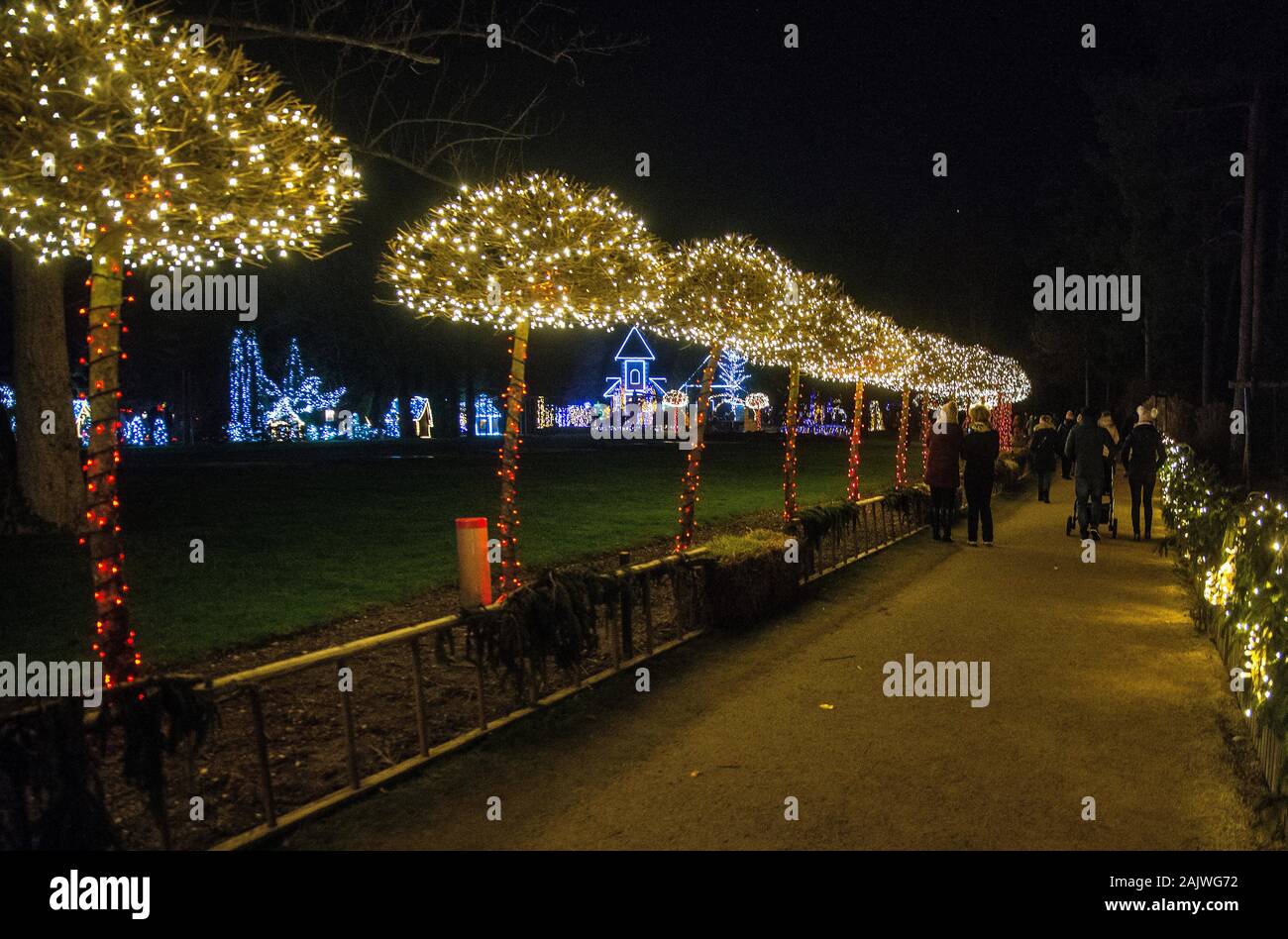 MOZIRJE PARK, Slowenien - Dezember 28., 2019: Weihnachten Mozirje Mozirje Park in der Stadt während der Adventszeit und Feiertage im Dezember eingerichtet. Stockfoto