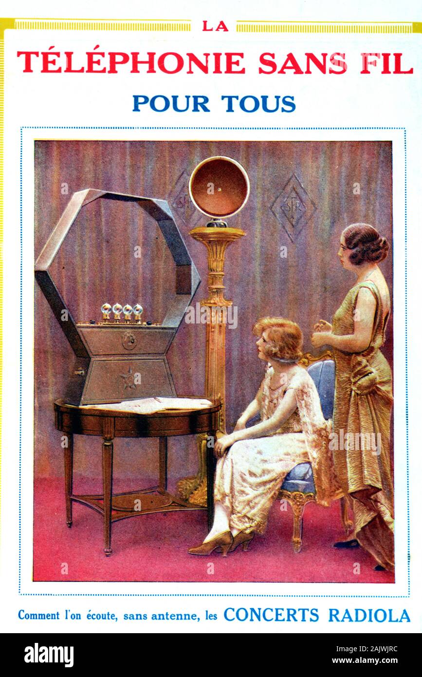Alte Werbung, Werbung oder Öffentlichkeitsarbeit für frühe Schnurloses Telefon & Europäische Flapper Frauen in den 1920er Jahren Interieur mit Art déco-Möbeln 1923 Stockfoto