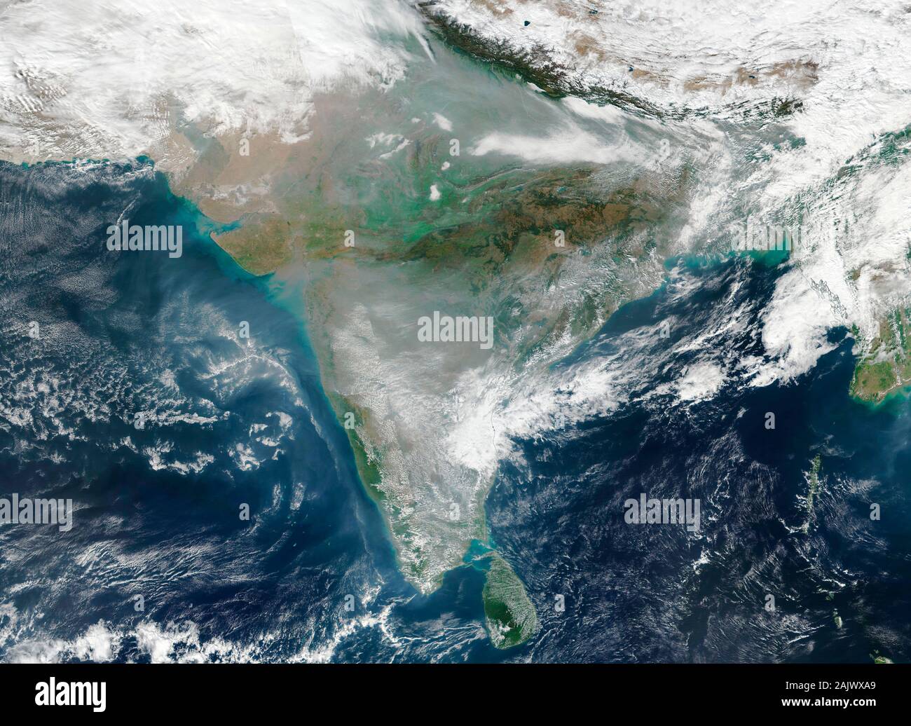 Weit verbreitete Luftverschmutzung über dem Indischen Subkontinent am 6. Januar 2020 vom Weltraum aus gesehen Stockfoto