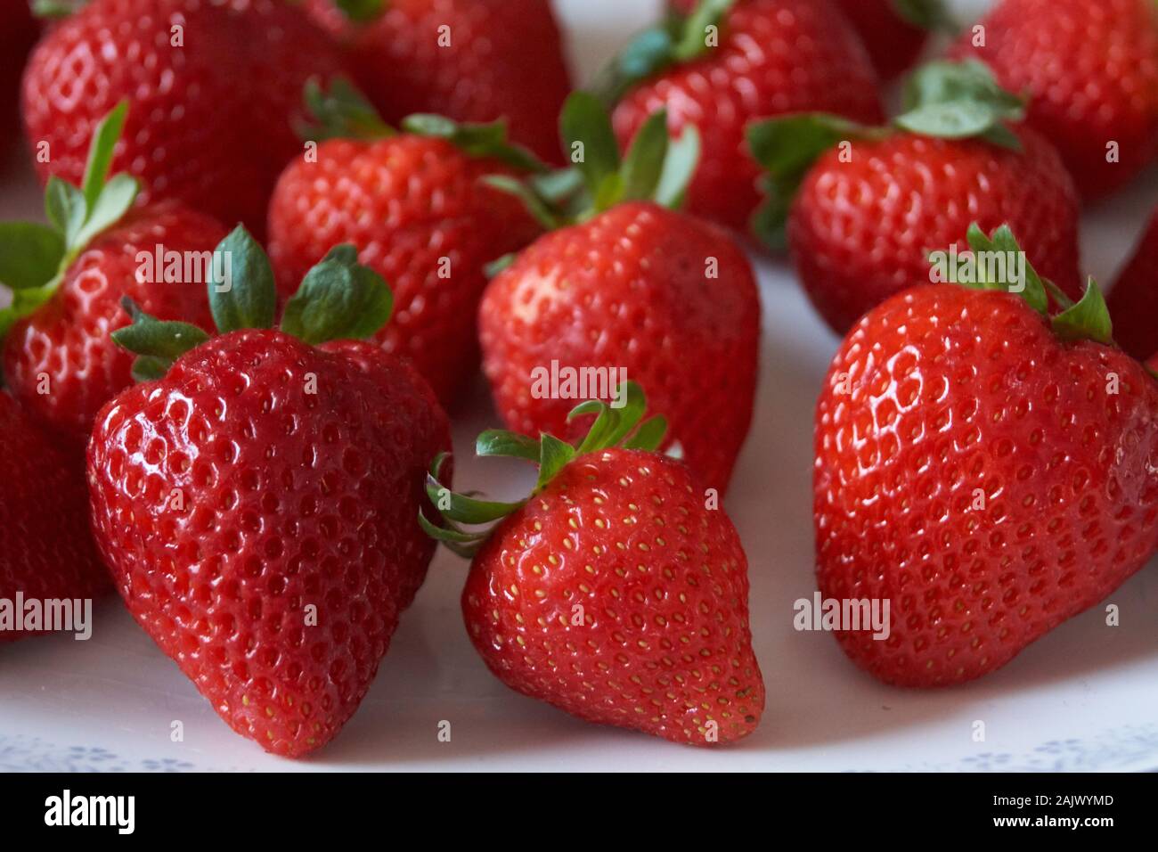 Sehr süße Erdbeeren und Kirschen Stockfoto