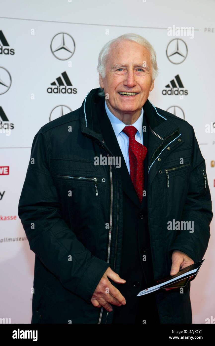 Dortmund, Deutschland. 06 Jan, 2020. torwart Legende Hans TILKOWSKI im Alter von 84 vorbei, Archiv Foto; Hans TILKOWSKI, ehemaliger Fußball-Torwart, Gala zur Eröffnung der Deutschen Fußball-Museums in Dortmund, 23. Oktober 2015. Å | Verwendung der weltweiten Kredit: dpa/Alamy leben Nachrichten Stockfoto