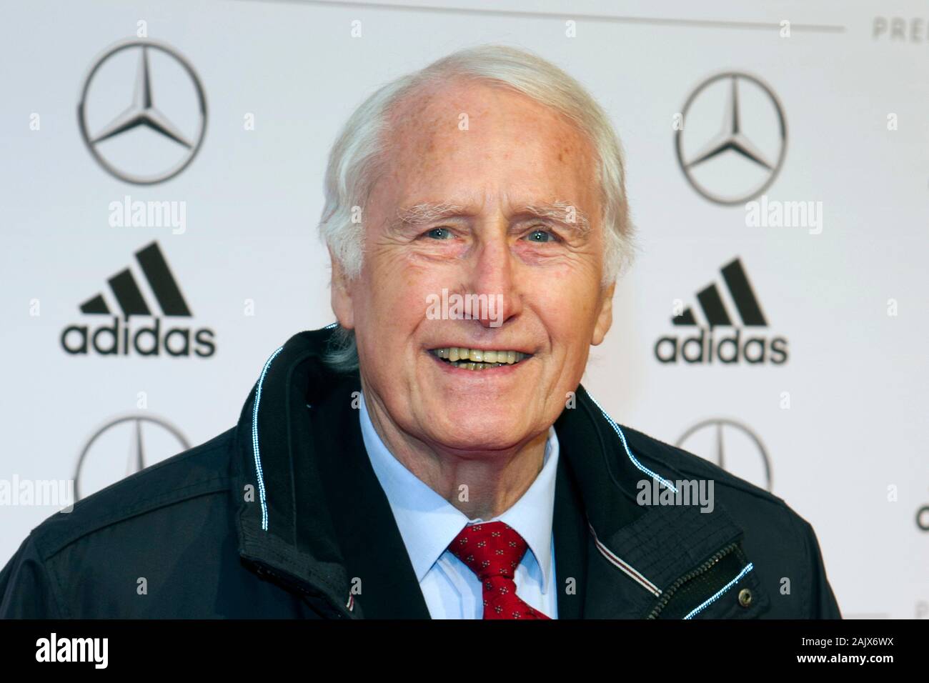 Dortmund, Deutschland. 06 Jan, 2020. torwart Legende Hans TILKOWSKI im Alter von 84 vorbei, Archiv Foto; Hans TILKOWSKI, ehemaliger Fußball-Torwart, Gala zur Eröffnung der Deutschen Fußball-Museums in Dortmund, 23. Oktober 2015. Å | Verwendung der weltweiten Kredit: dpa/Alamy leben Nachrichten Stockfoto