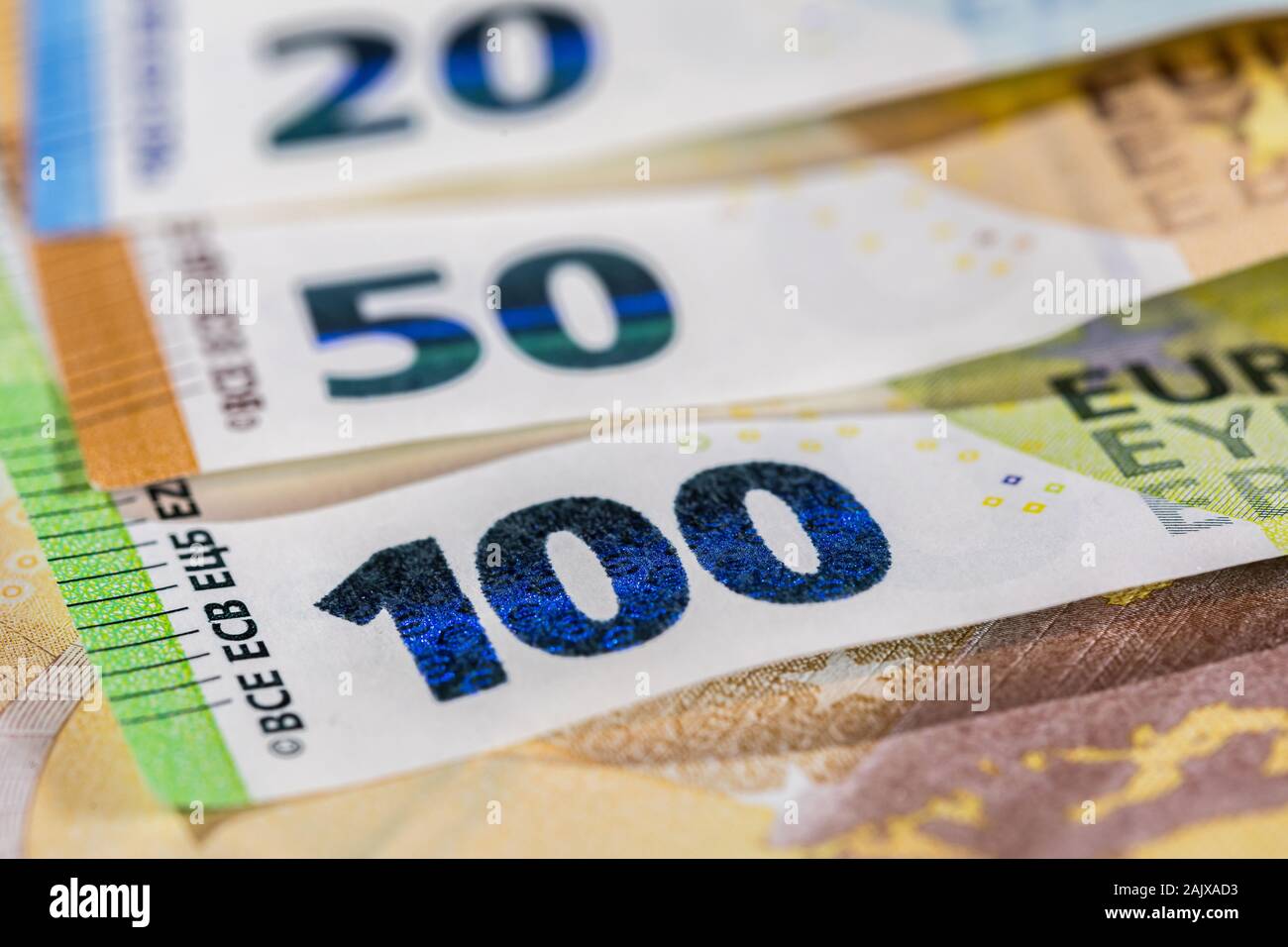 Gestapelte Euro-Noten mit unterschiedlichem Wert Stockfoto