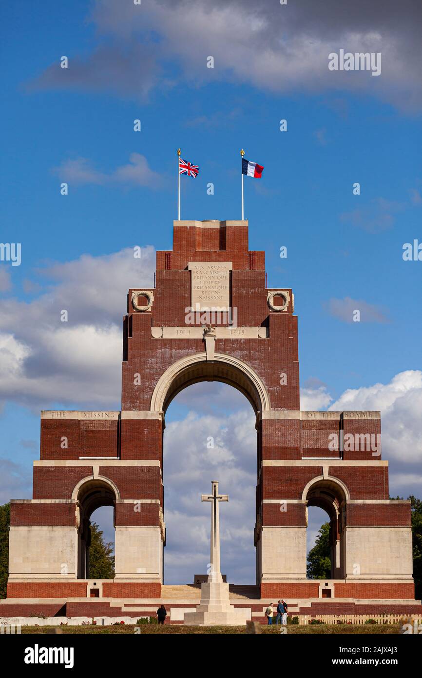 Die Lutyens entworfen, das Denkmal für die Fehlende der Somme Schlacht in Thiepval, Frankreich Stockfoto