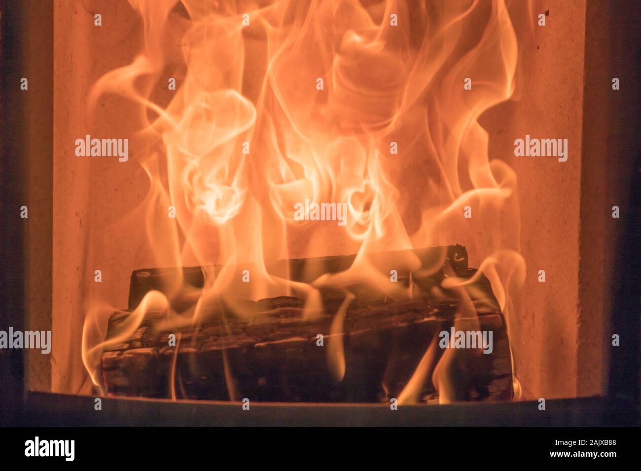Textur der Brand in einem Holzofen Stockfoto