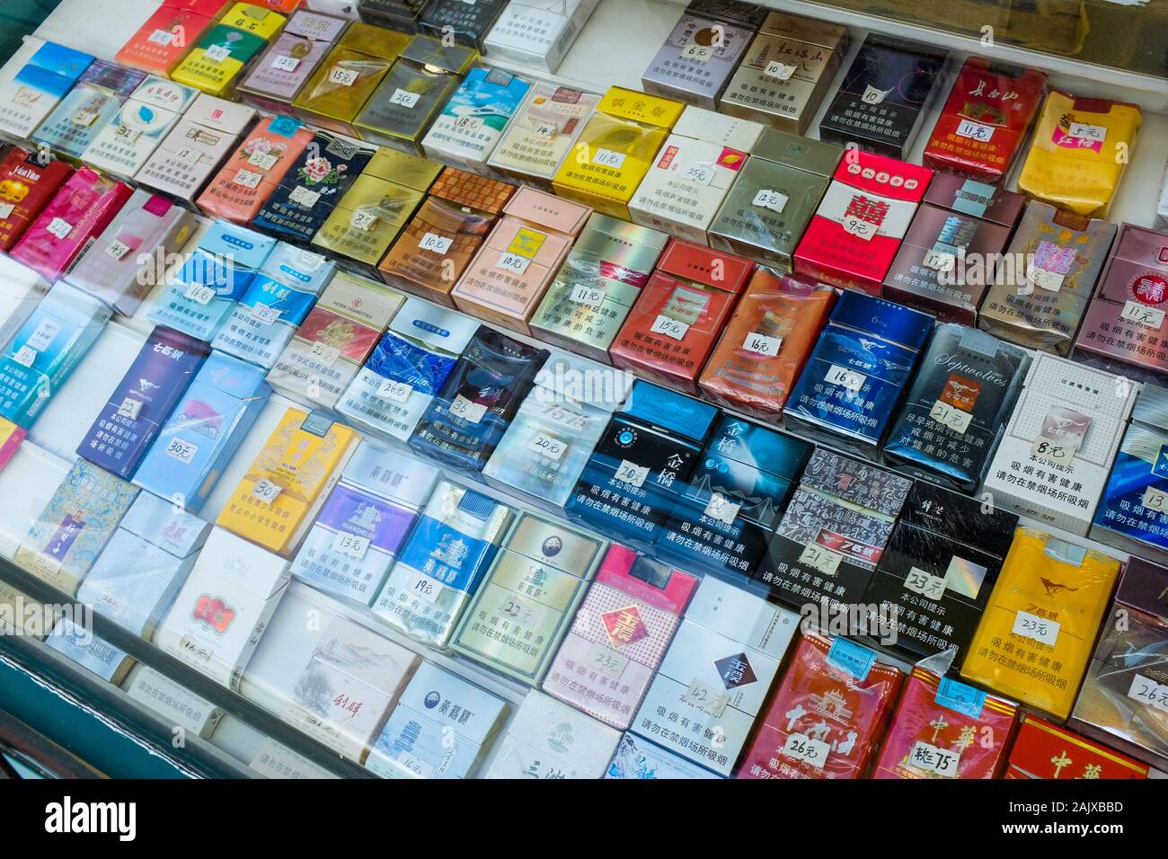 Chinese cigarettes Fotos und Bildmaterial in hoher Auflösung Alamy