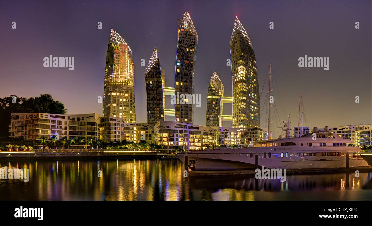 Reflexionen an der Keppel Bay in Singapur ist Luxus waterfront Wohnkomplex auf ca. 84.000 m² Grundstück mit 750 m Küstenlinie. Stockfoto