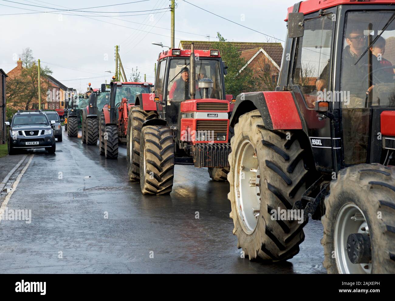 Traktor laufen, für Nächstenliebe, in der Ortschaft Asselby, East Yorkshire, England, Großbritannien Stockfoto