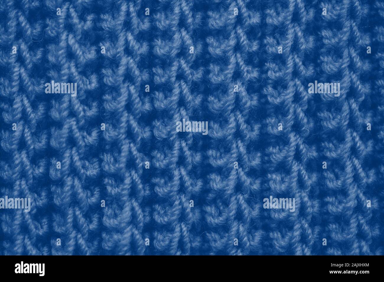 Gewebe aus Gewirken Textur Hintergrund mit Schal Kleidung. Classic blau toning Trend 2020 Farbe Stockfoto