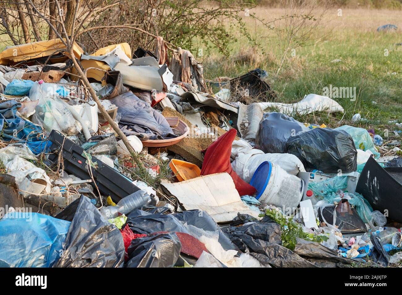Stapel von illegal trashed gedumpten Stockfoto