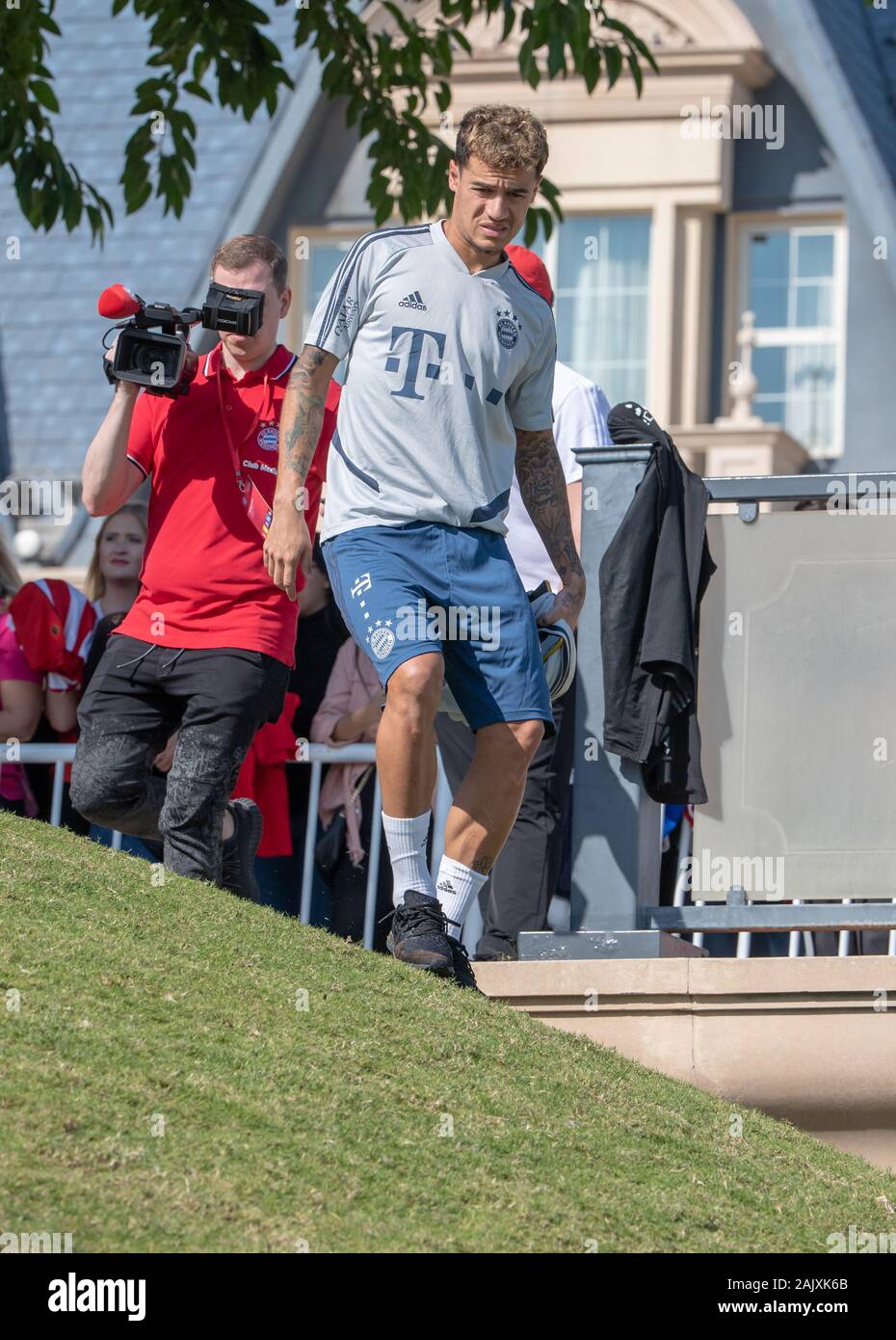 06. Januar 2020, Katar, Doha: Fußball: Bundesliga, Trainingslager des FC Bayern München. Philippe Coutinho kommt zum Training für einen morgendlichen Training Session. FC Bayern werden in der Wüste Stadt, die für ihre Trainingslager bis 10.01.2020. Foto: Peter Kneffel/dpa Stockfoto