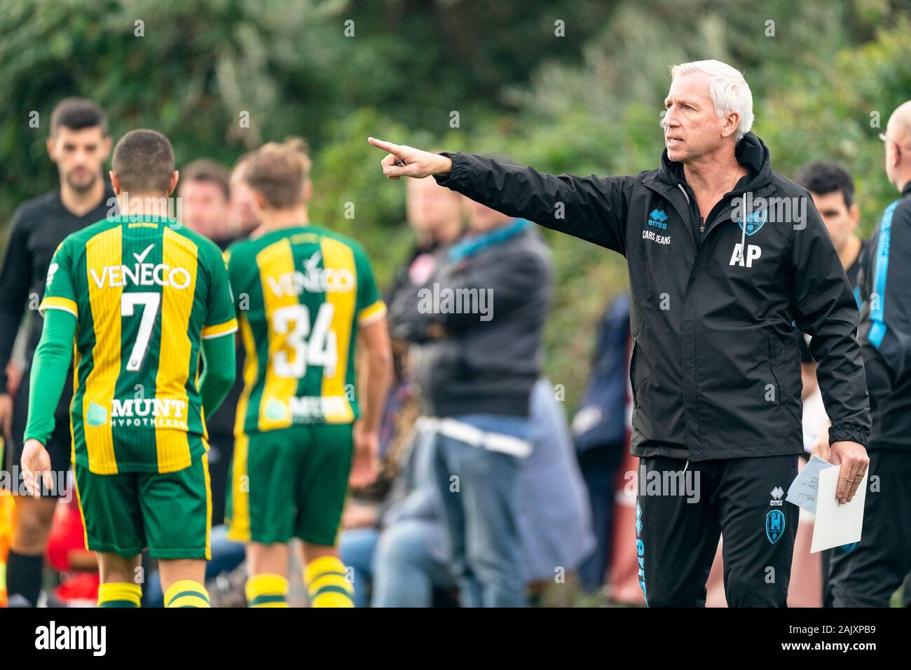 MALAGA, 06-01-2020, Fußball,, niederländischen Eredivisie, Saison 2019-2020, ADO Den Haag Trainer Alan Pardew, während der testmatch ADO-Noordwijk in Mijas, Spanien Stockfoto
