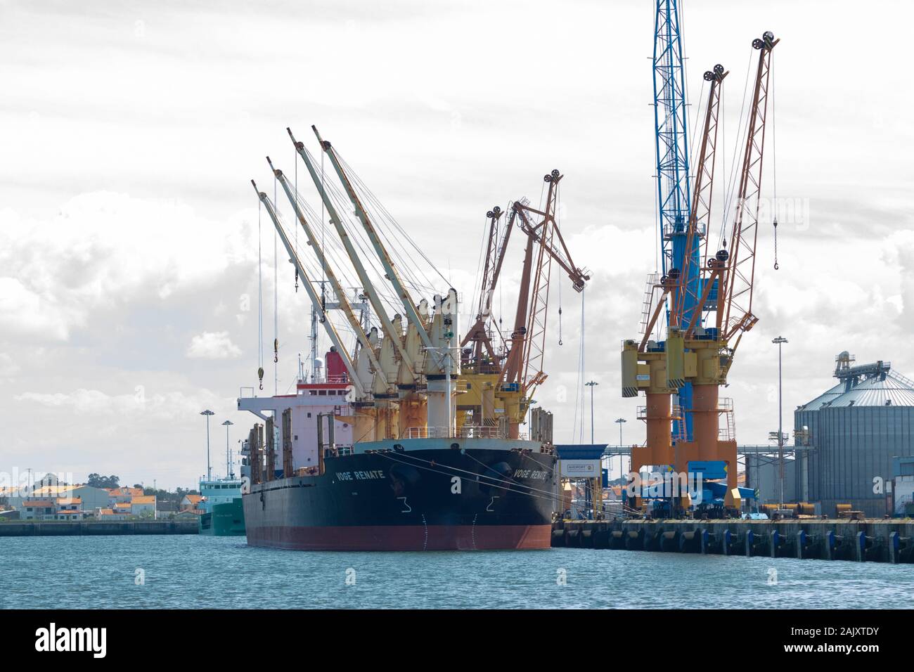 Schiff im Hafen von Aveiro Aveiro Stadtteil Barra Portugal angedockt Stockfoto