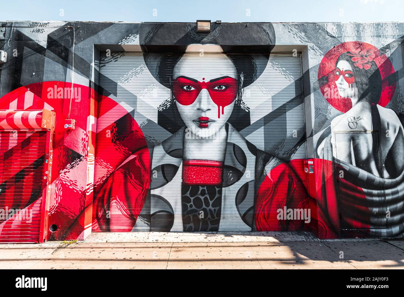 Erkunden Sie kunstvolle Graffitis im Hipperviertel Wynwood in Miami mit seinen Wynwood-Wänden (Miami, Florida, USA) Stockfoto
