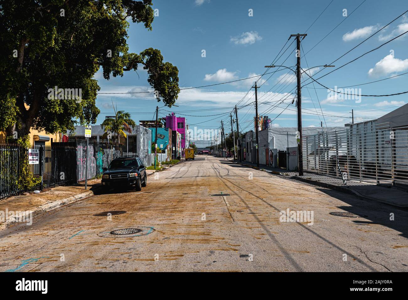 Erkunden Sie kunstvolle Graffitis im Hipperviertel Wynwood in Miami mit seinen Wynwood-Wänden (Miami, Florida, USA) Stockfoto