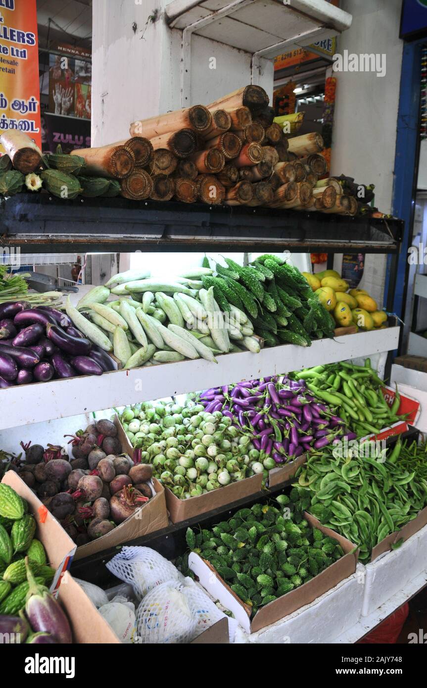 Um Singapur - Straße Marktstände Stockfoto