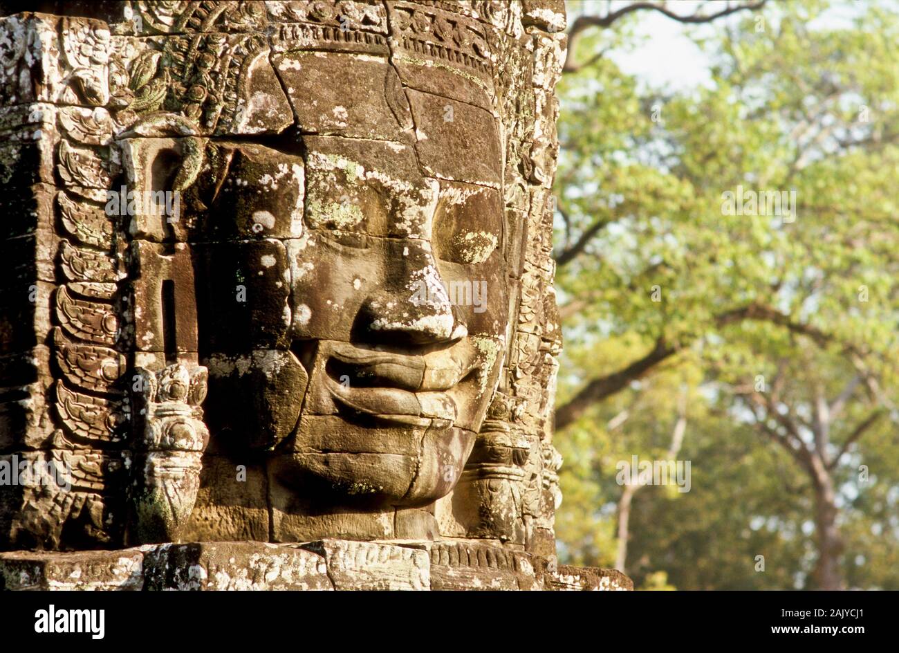 Bayon, faszinierende Gesichter nach unten schauen. Stockfoto