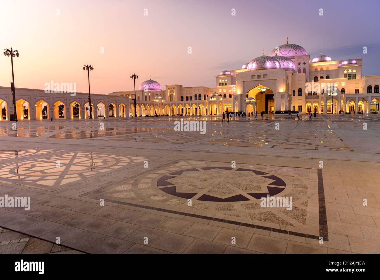 Abu Dhabi, Vereinigte Arabische Emirate: Der Hauptplatz von Qasr Al Watan (Palast der Nation), Presidential Palace in Abu Dhabi, Draußen, außen Stockfoto
