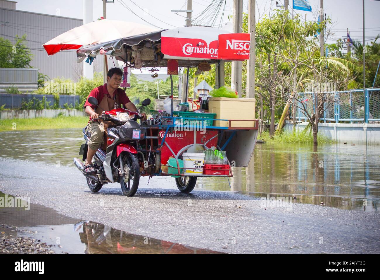 Samut Prakan, Thailand September, 27, 2014: Es war Überschwemmung auf der Straße in Bang Pu Industrial Estate nach einem sehr starken Regen. Stockfoto