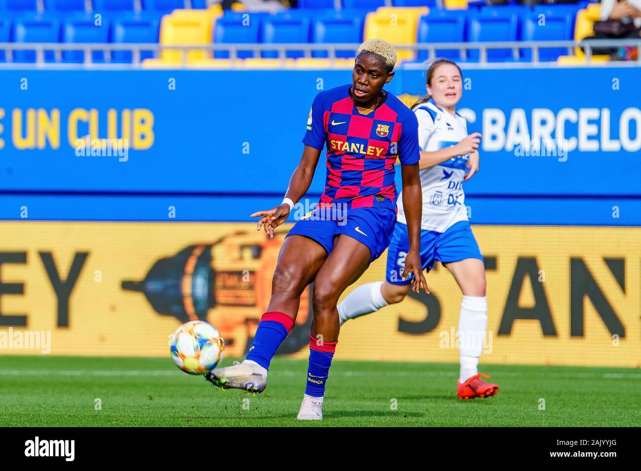 BARCELONA-DEZ 21: Oshoala spielt bei der spanischen Frauen Liga Match zwischen dem FC Barcelona feminin und Teneriffa an der Johan Cruyff Stadium am Dezember Stockfoto