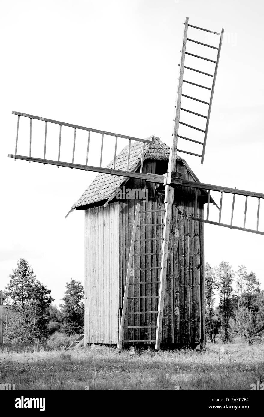 Hölzerne Windmühle Stockfoto
