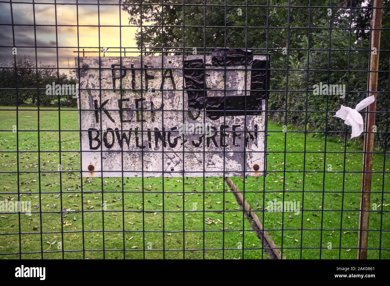 Schild an einem Draht Zaun ein Bowling Green Stockfoto